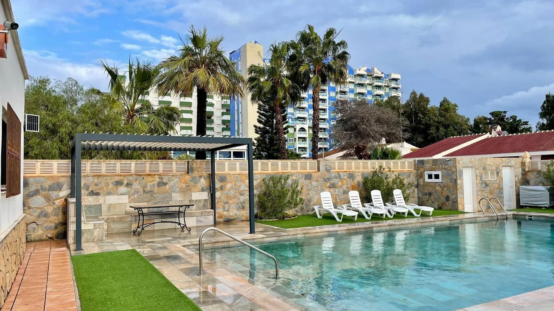 Villa In Roquetas With Garden And Private Pool Roquetas de Mar Spanje