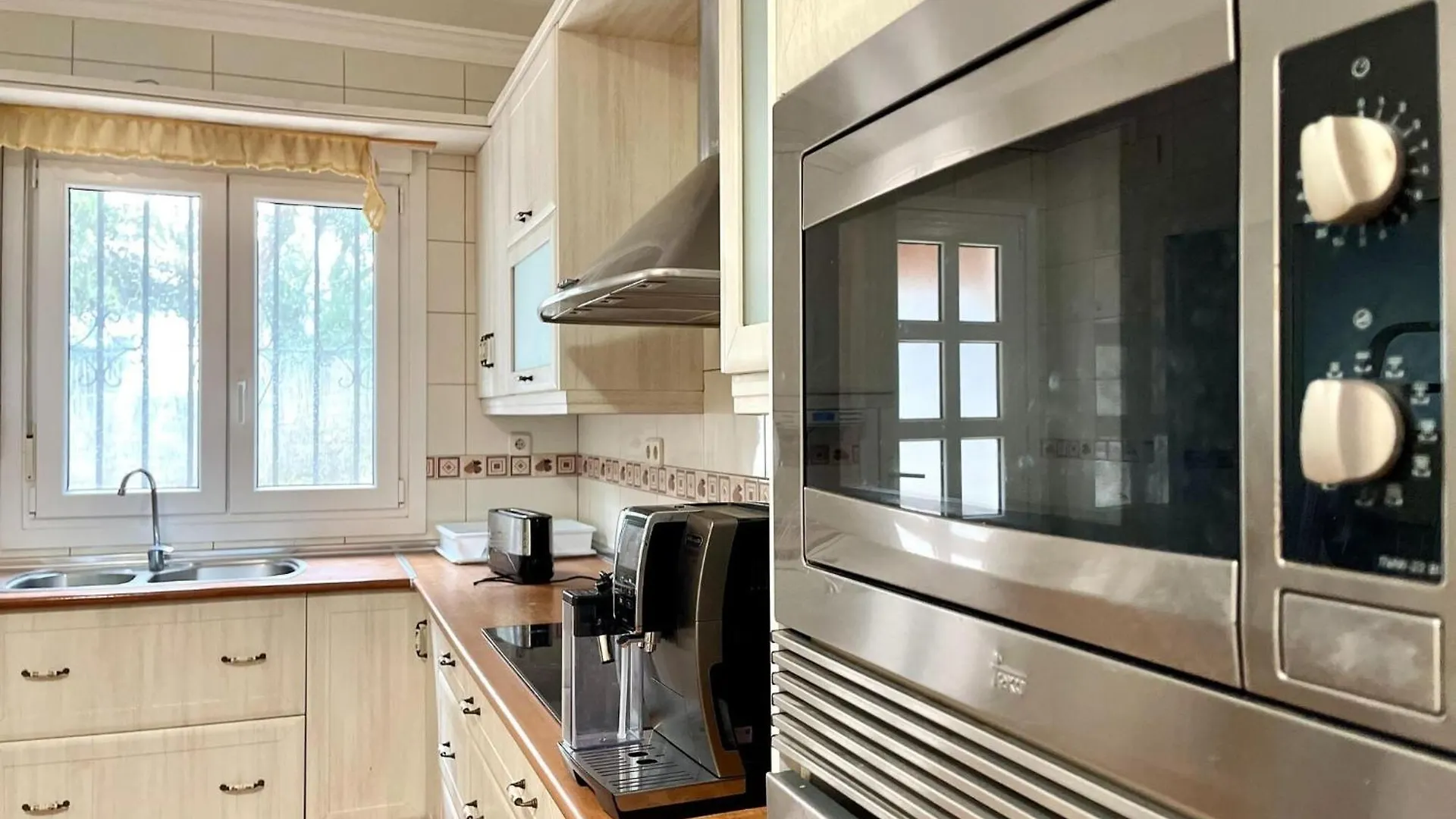 Villa In Roquetas With Garden And Private Pool روكيتاس ذي مار 0*,  إسبانيا