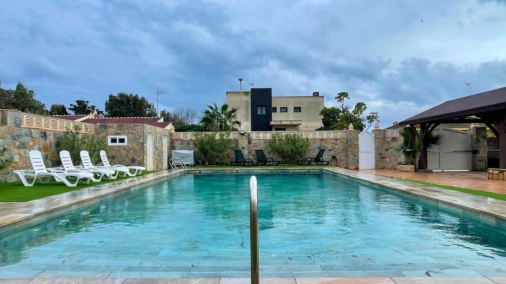 Villa In Roquetas With Garden And Private Pool Roquetas de Mar Spanje