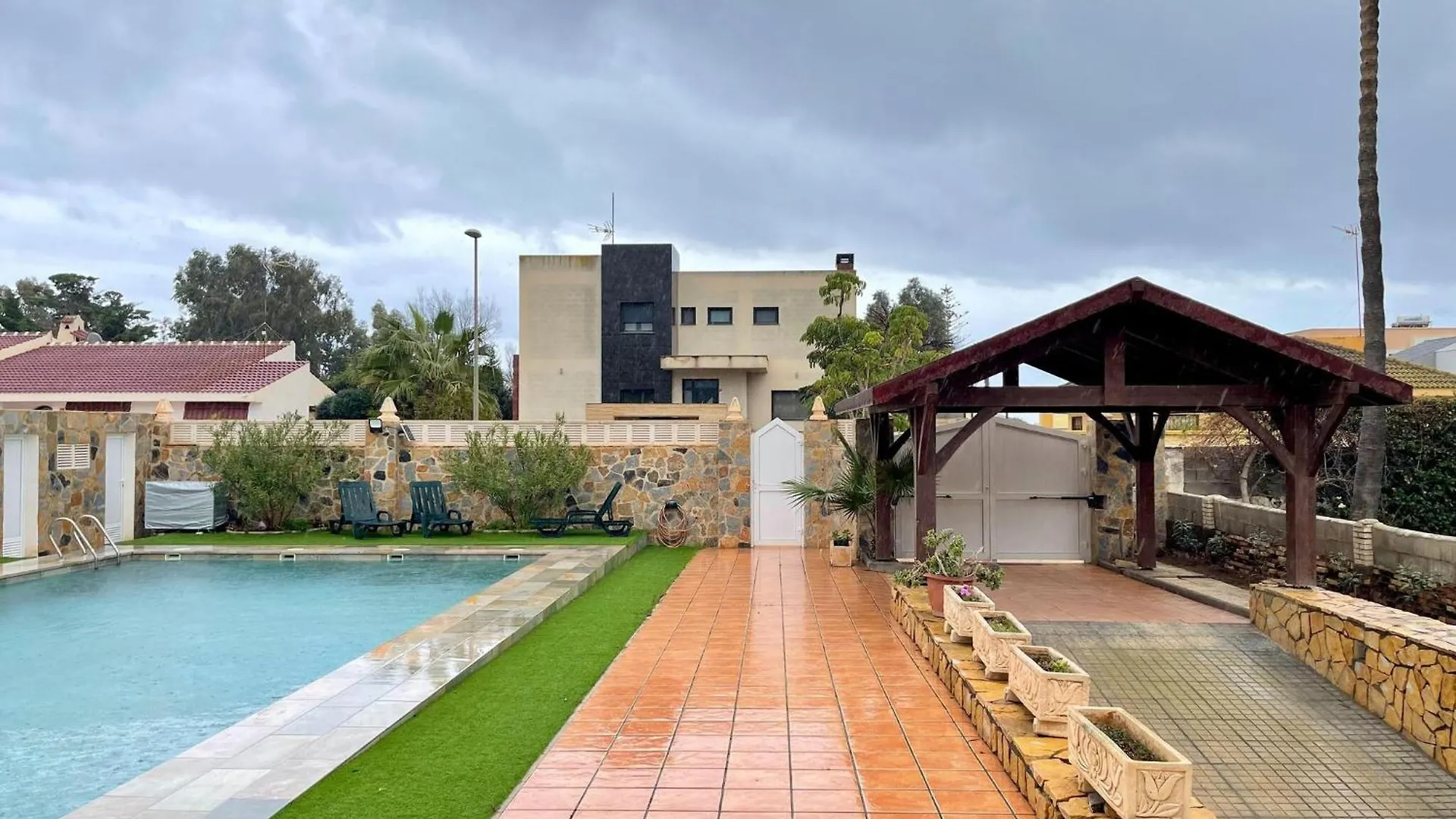 Villa In Roquetas With Garden And Private Pool Roquetas de Mar