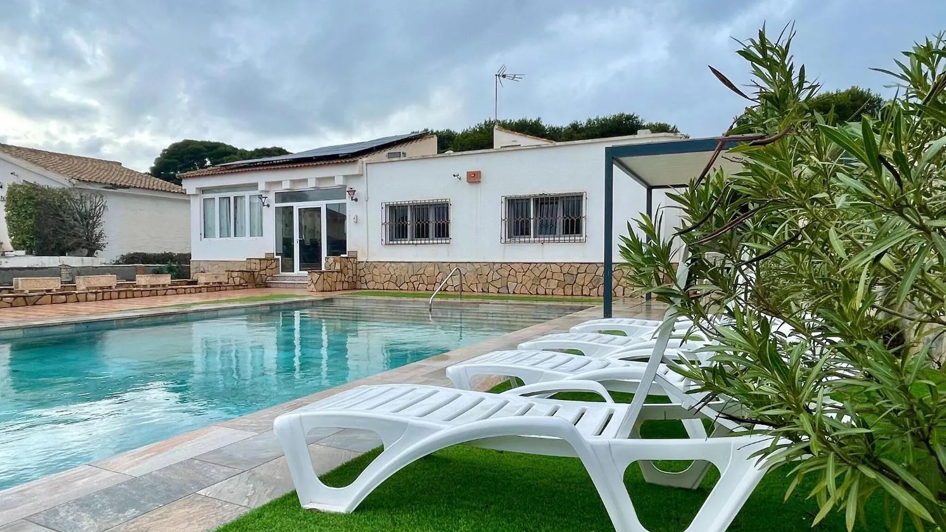 Villa In Roquetas With Garden And Private Pool Roquetas de Mar